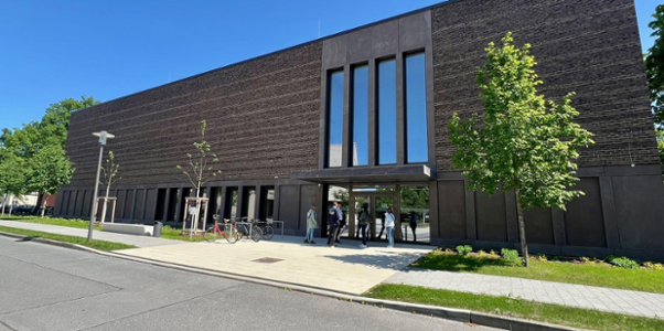 Dreifach Sporthalle am Luftschiffhafen (LSH) 